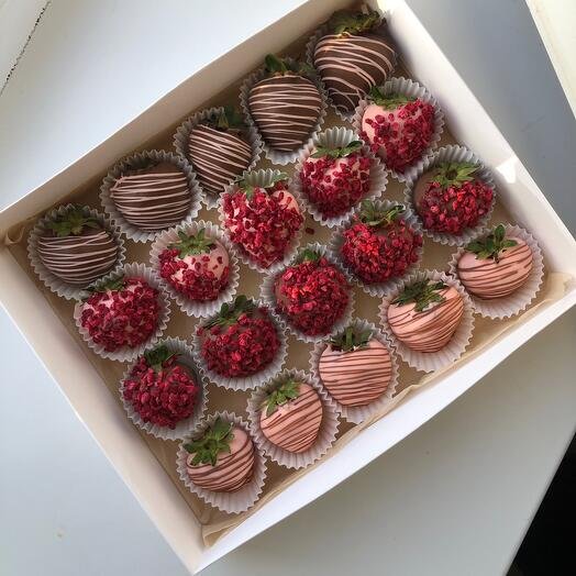 Клубника в шоколаде Ассорти 20 ягод