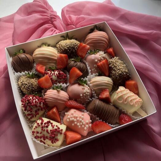 Набор клубника и бананы в шоколаде комбо ассорти