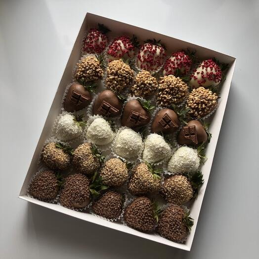 Клубника в шоколаде набор в бельгийском шоколаде 30 ягод в подарок