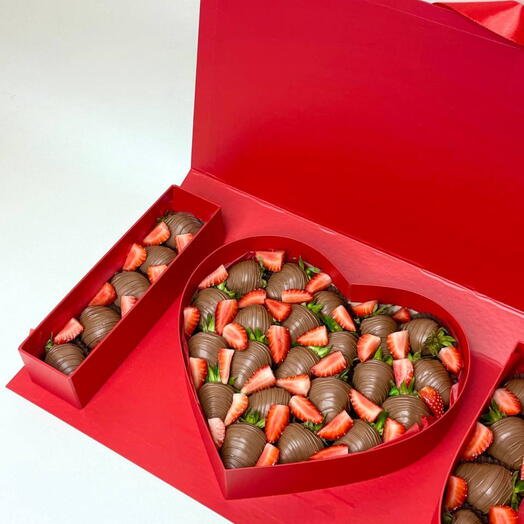 Клубника в коробке "I Love You "для любимой