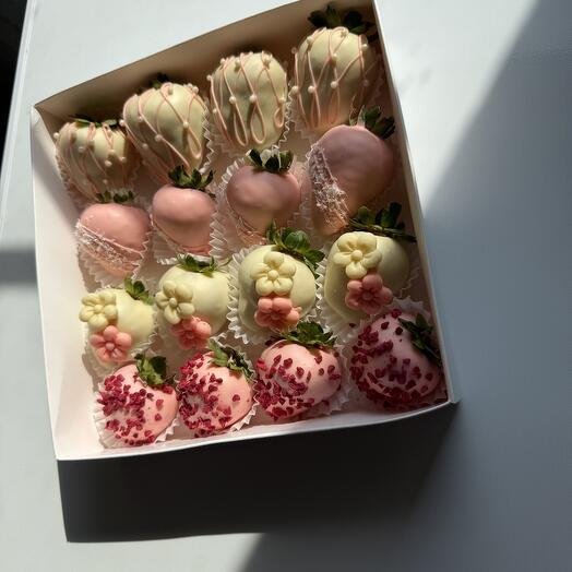 Набор клубники в белом бельгийском шоколаде "Нежный"