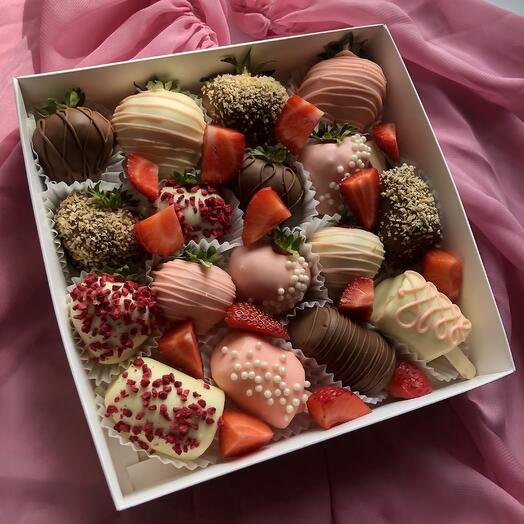 Набор клубника и бананы в шоколаде комбо ассорти