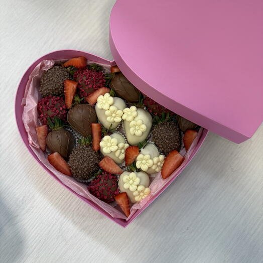 Клубника в шоколаде Сердце 16-20 ягод любимой девушке