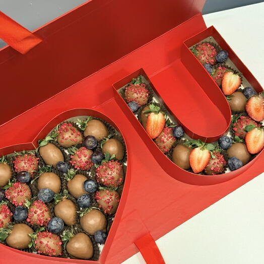 Клубника в молочном шоколаде I Love You