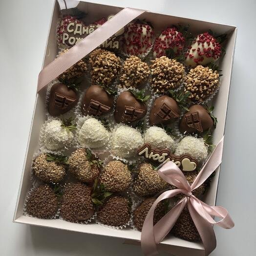 Клубника в шоколаде набор в бельгийском шоколаде 30 ягод в подарок