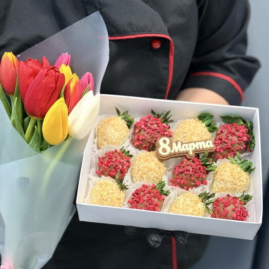 Комбо клубника в шоколаде 12 ягод и букет тюльпанов 9 шт на 8 марта!