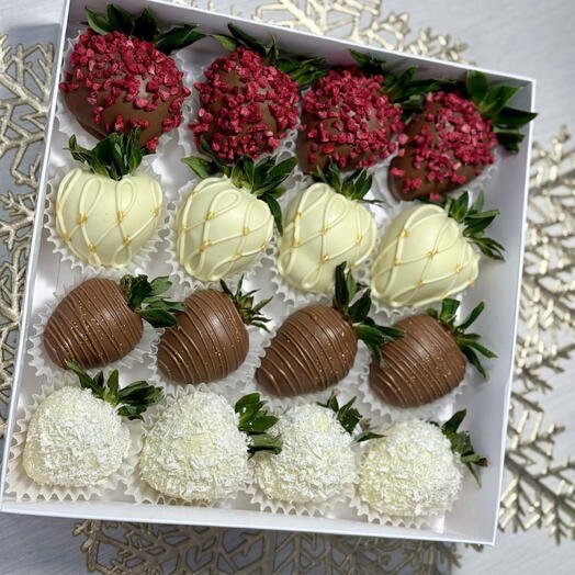 Клубника в шоколаде 16 ягод десерт на любой повод