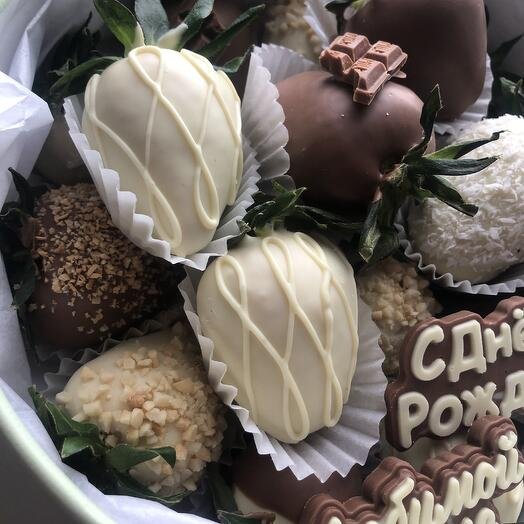 Клубника в шоколаде набор 18 ягод