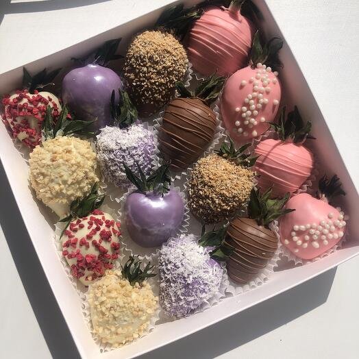 Клубника в шоколаде набор 16 ягод