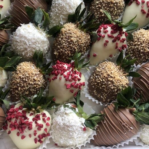 Клубника в шоколаде набор ассорти любимым