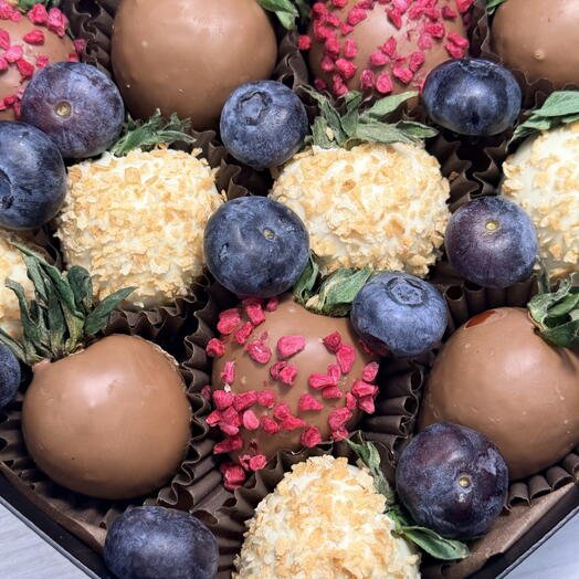 Клубника в молочном шоколаде сердце 10-14 ягод в подарок