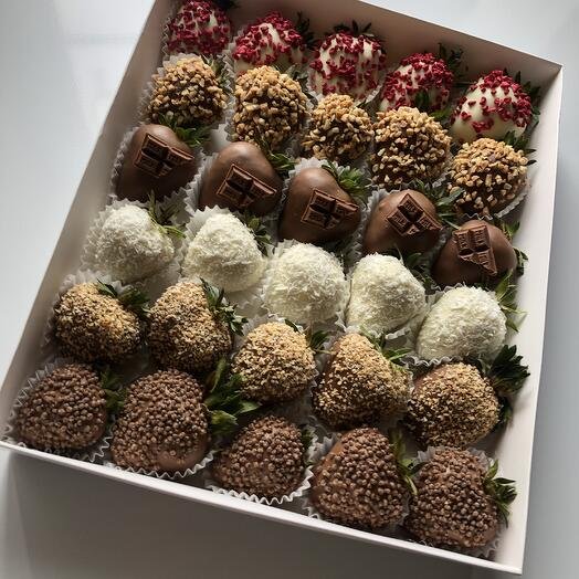 Клубника в шоколаде набор в бельгийском шоколаде 30 ягод в подарок