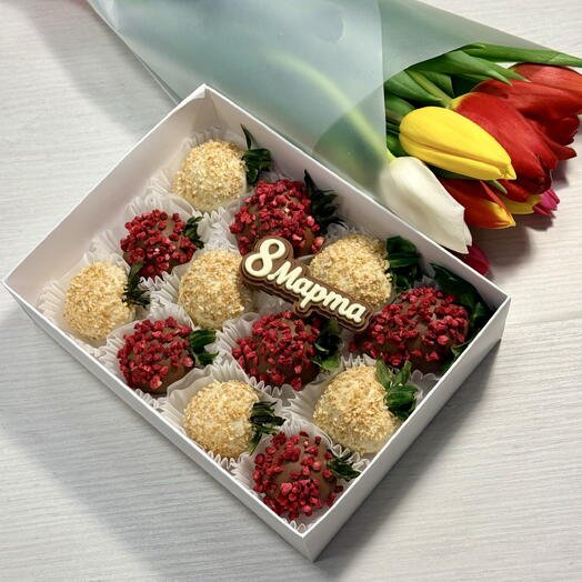 Комбо клубника в шоколаде 12 ягод и букет тюльпанов 9 шт на 8 марта!