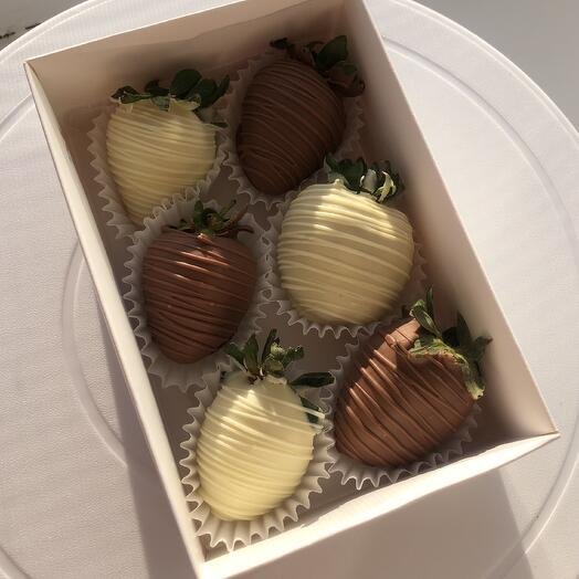 Клубника в шоколаде, набор "ИньЯнь" 6 ягод