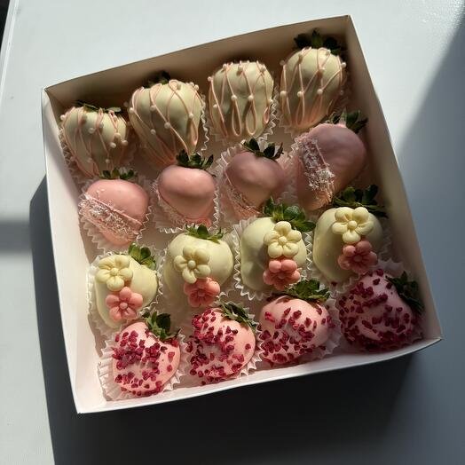 Набор клубники в белом бельгийском шоколаде "Нежный"