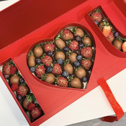 Клубника в молочном шоколаде I Love You