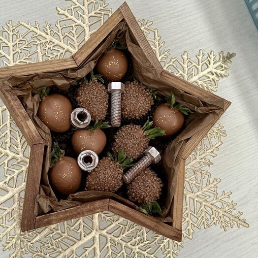 Клубника в шоколаде подарок папе, дедушке, брату, любимому