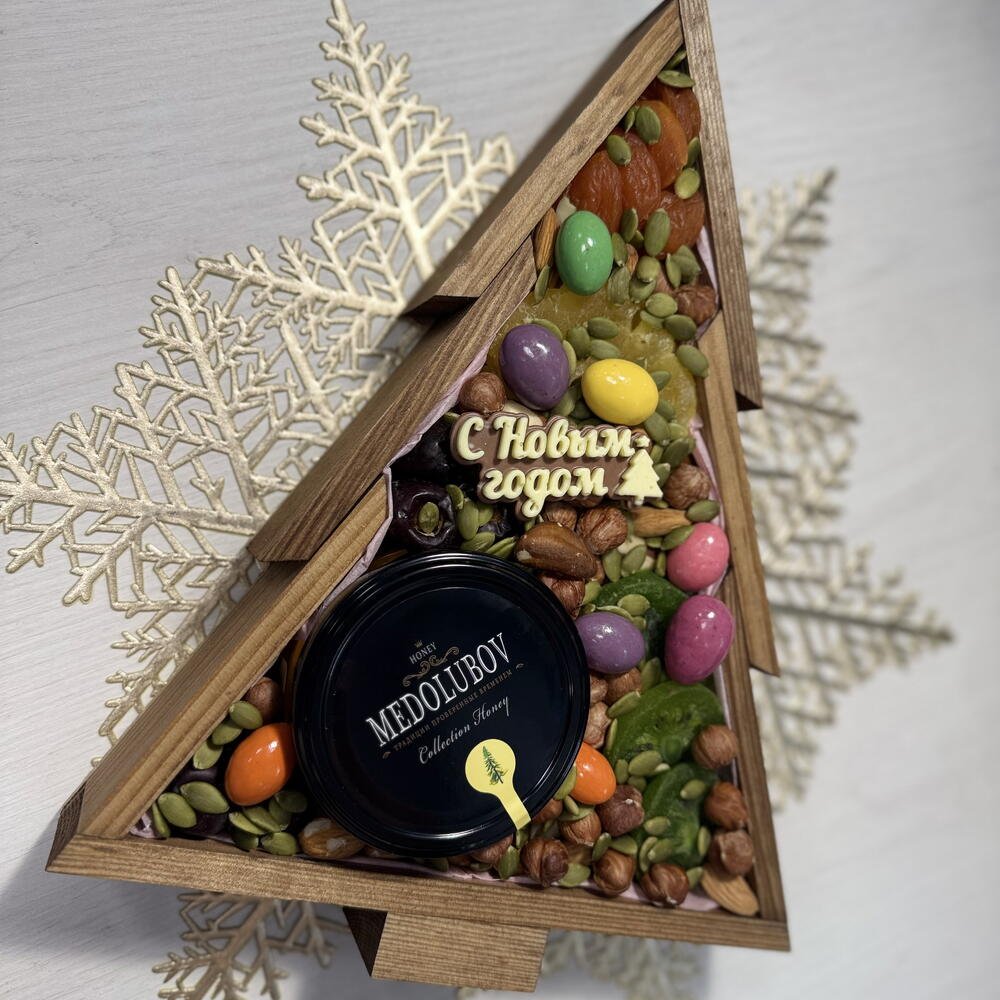 Набор орехов и сухофруктов Новогодняя ёлка