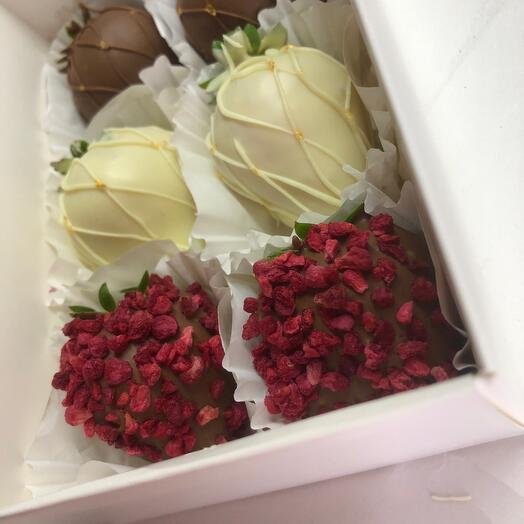 Клубника в шоколаде набор 6 ягод