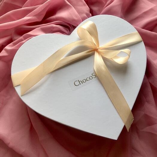 Клубника в шоколаде 16-20 ягод в Premium коробке Сердце для любимых