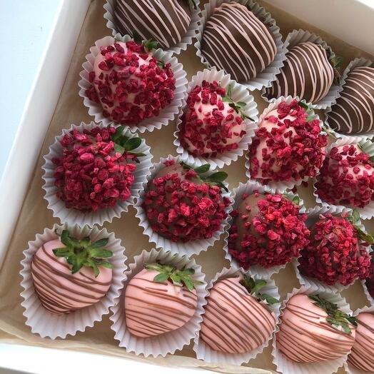 Клубника в шоколаде Ассорти 20 ягод