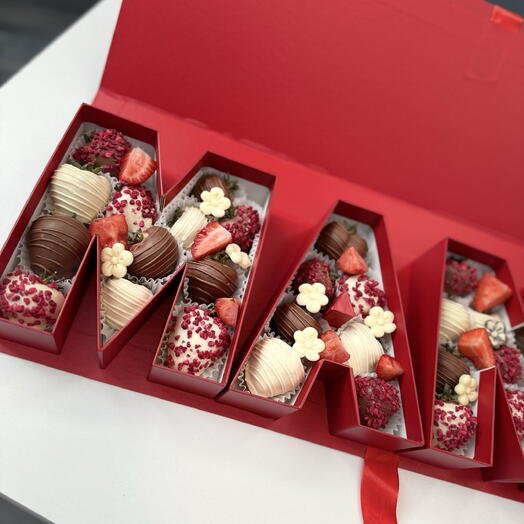 Клубника в шоколаде подарок Маме Пенал