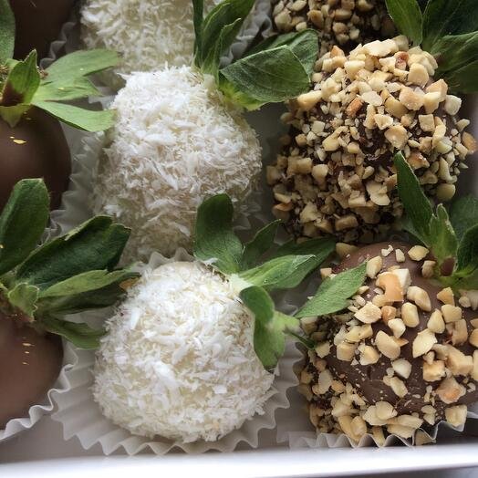 Подарочный набор клубника в шоколаде из 9 ягод