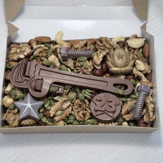 Набор Орехов и шоколада мужчине на 23 февраля