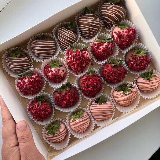 Клубника в шоколаде Ассорти 20 ягод