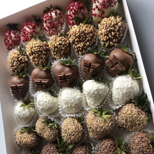 Клубника в шоколаде набор в бельгийском шоколаде 30 ягод в подарок