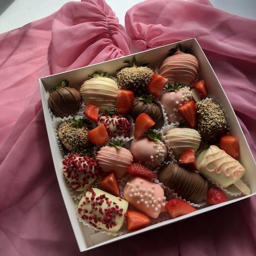 Набор клубника и бананы в шоколаде комбо ассорти