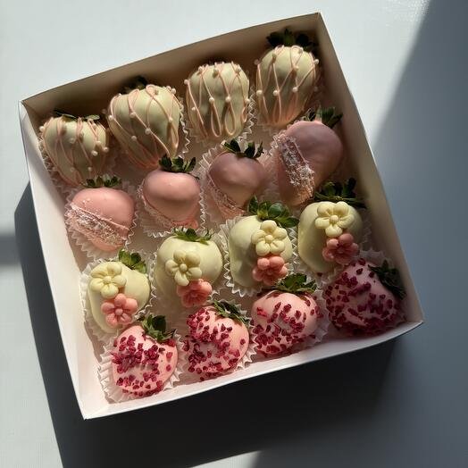 Набор клубники в белом бельгийском шоколаде "Нежный"