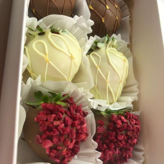 Клубника в шоколаде набор 6 ягод