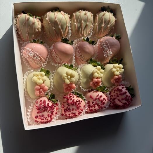 Набор клубники в белом бельгийском шоколаде "Нежный"