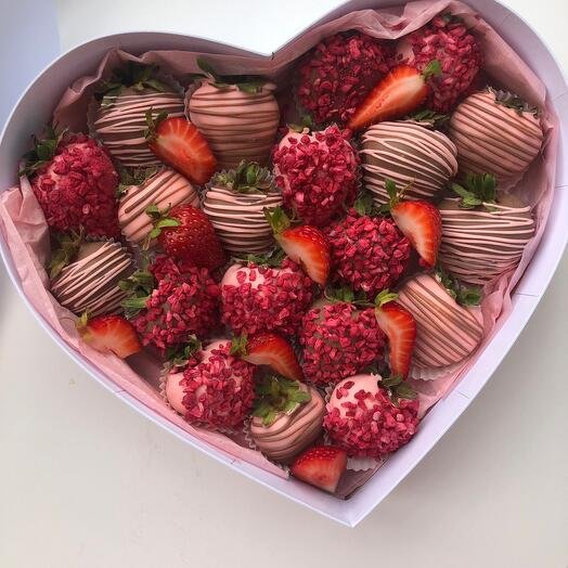 Клубника в шоколаде  «Нежное прикосновение» 16-20 ягод