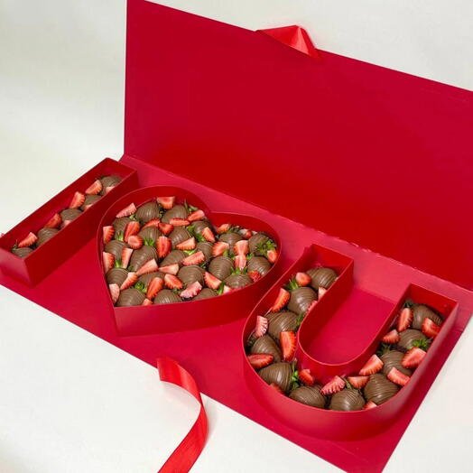 Клубника в коробке "I Love You "для любимой