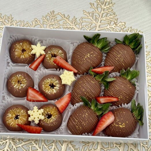 Клубника и мандарины в бельгийском шоколаде в подарок