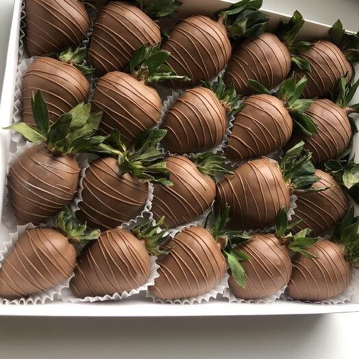 Клубника в молочном шоколаде Каллебаут 20 ягод на любой повод