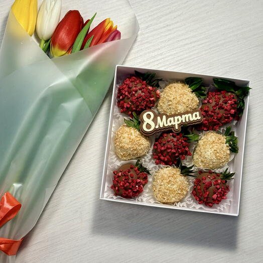 Клубника в шоколаде 9 ягод и букет из 5 тюльпанов в подарок!
