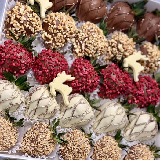 Клубника в шоколаде 25 ягод Новый год