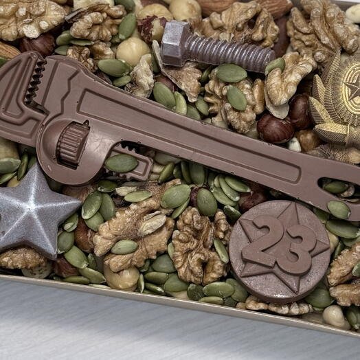 Набор Орехов и шоколада мужчине на 23 февраля