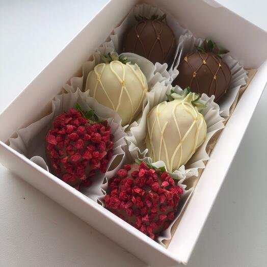 Клубника в шоколаде набор 6 ягод