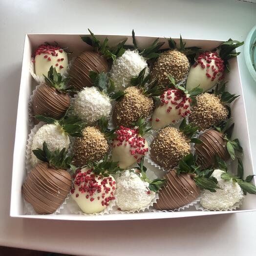 Клубника в шоколаде набор ассорти любимым