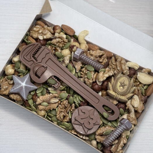 Набор Орехов и шоколада мужчине на 23 февраля