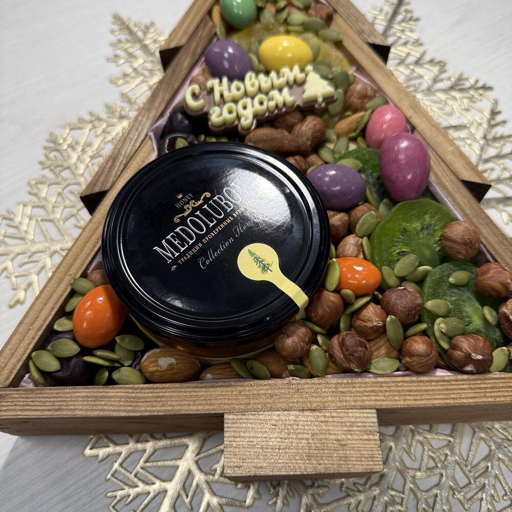 Набор орехов и сухофруктов Новогодняя ёлка