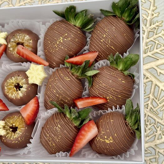 Клубника и мандарины в бельгийском шоколаде в подарок