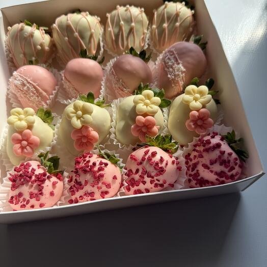 Набор клубники в белом бельгийском шоколаде "Нежный"