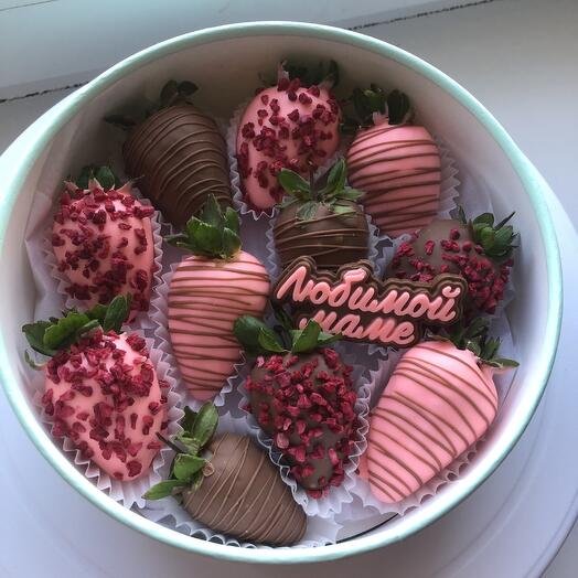 Клубника в шоколаде, подарок для мамы