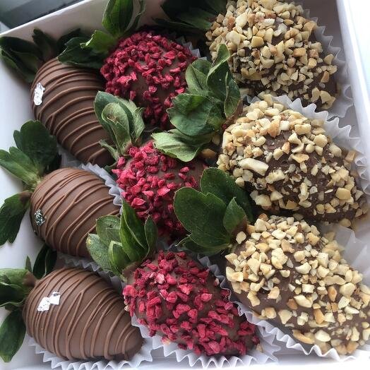 Клубника в Шоколаде 9 шт. Бельгийский шоколад Callebaut. Подарочный набор