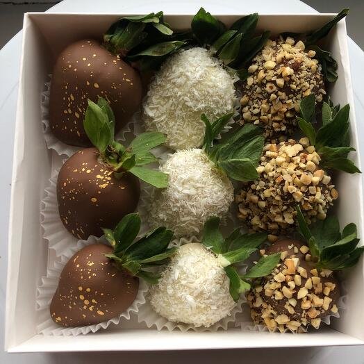 Подарочный набор клубника в шоколаде из 9 ягод